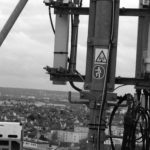 Infrastructure radio surplombant la ville
