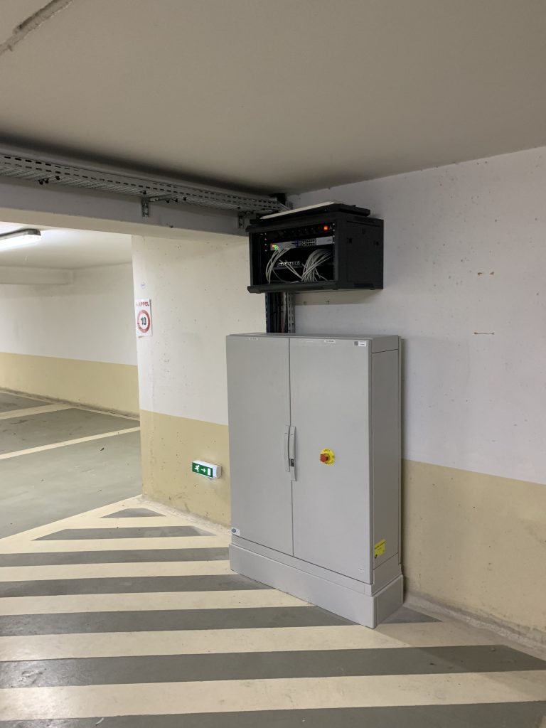 Équipements électriques alimentant les points de charge